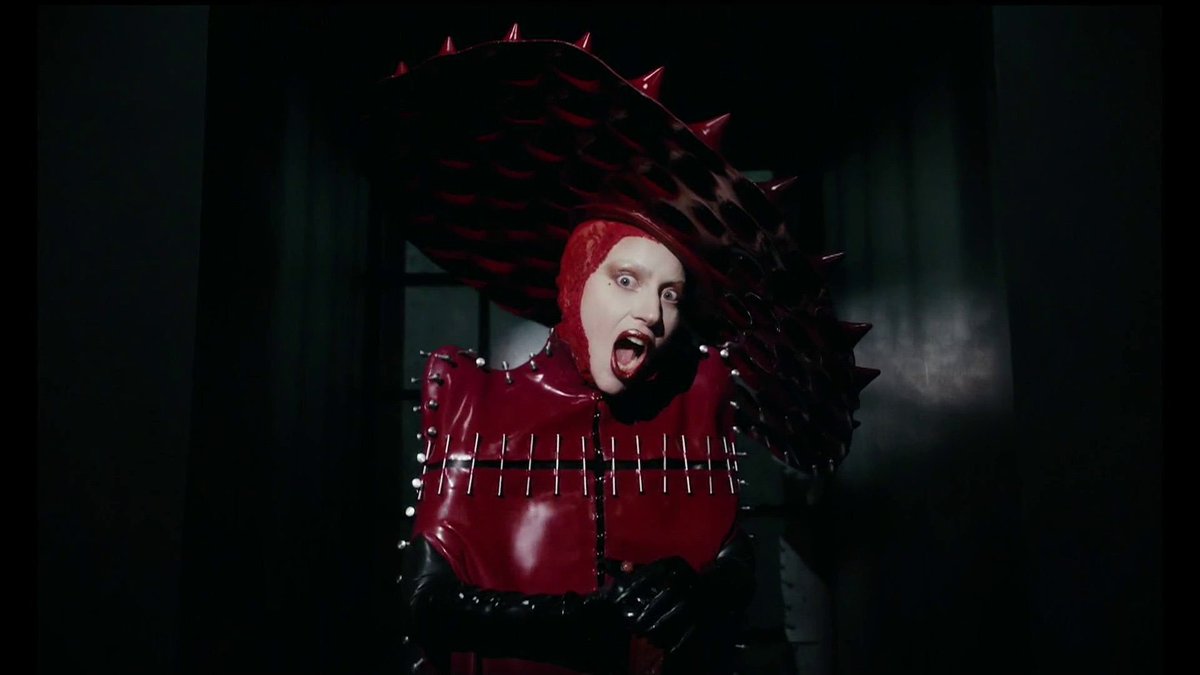 yuyiforlife's tweet photo. nunca vou esquecer quando tava assistindo o grammy, tinha rumores do lançamento do clipe de abracadabra então geral nervoso aí do nada na tl eu dou de cara exatamente com essa imagem tive que esperar 15 minutos QUE QUINZE MINUTOS PQP https://t.co/4M9HteGAQc