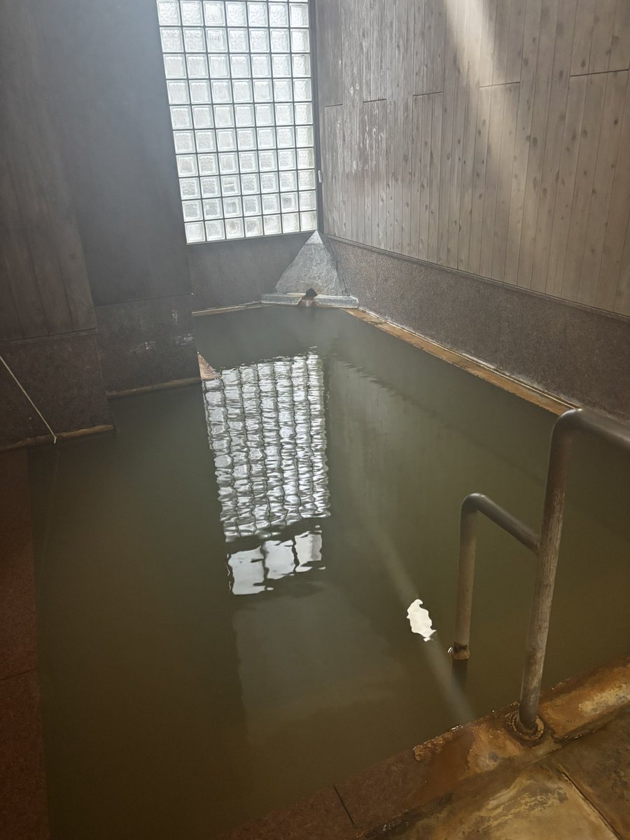 ichi0213's tweet photo. 締め湯　ちょうど良い湯加減
腰痛かなり緩和です。
#肘折温泉 #村井六助 https://t.co/SpPaqW5LKO