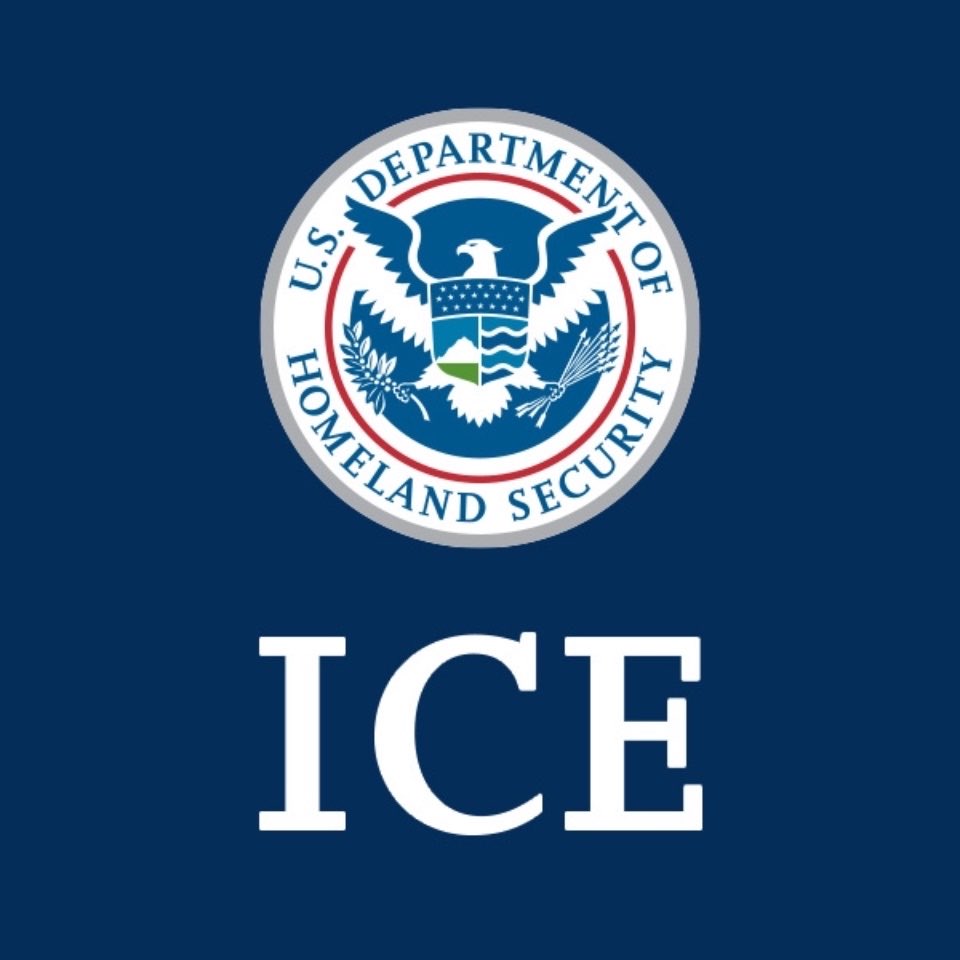 Rise_world_Int's tweet photo. 🚨 JUST IN: Milo Yiannopoulos has reportedly been deported from the U.S. back to the UK just one day after ICE detained him.

DHS says he had a final removal order after missing his immigration hearing. 🇺🇸🇬🇧

MAKE THIS GO VIRAL ON 𝕏. LET’S GO 👏 https://t.co/nazipvtII0