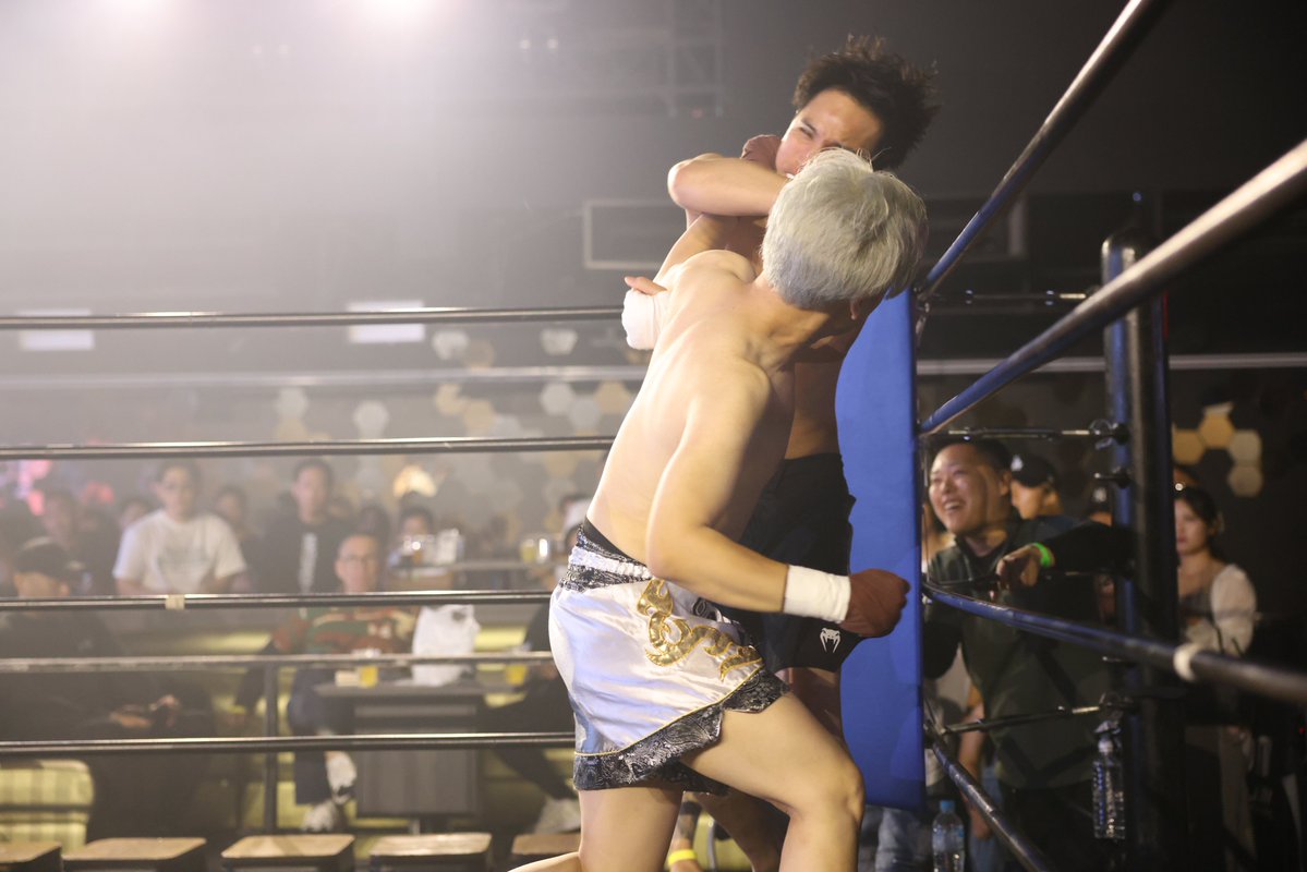 fhr_reiwa's tweet photo. FHR VOL.13
play back photo -

■ 2026年8月2日
■ 新宿APEXIA

あの日の熱、
あの一瞬の決着。

すべてがリアル。

試合映像はYouTubeにて順次公開予定📺

【今後のスケジュール】
🏆FHR VOL.14
📅 2026年12月6日（日）
📍新宿APEXIA

引き続きご期待ください

#FHR #格闘技 #MMA #キックボクシング https://t.co/s1nRGNx56F