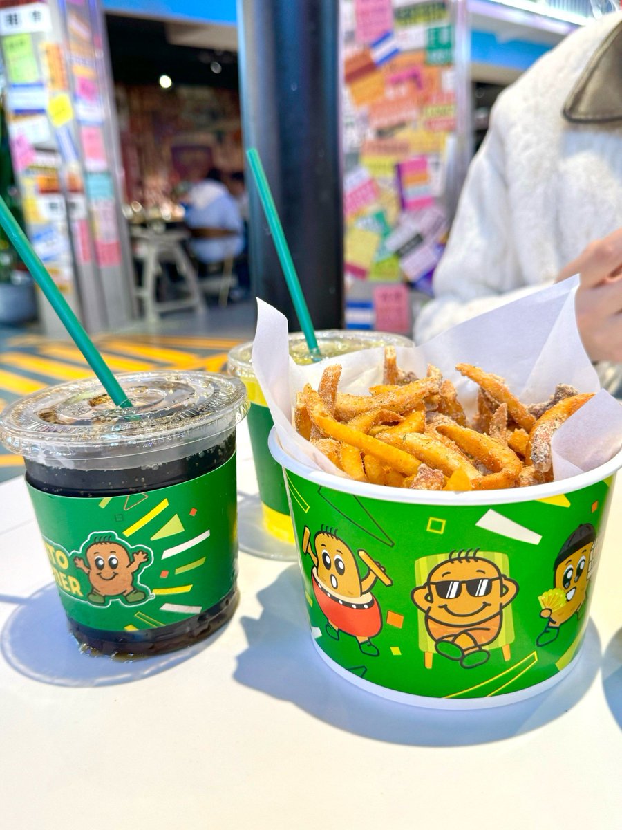 alinz930607's tweet photo. Just stole half of my boyfriend’s fries and he’s now pretending to pout but still feeding me his last one ， https://t.co/bSsgwsXatR