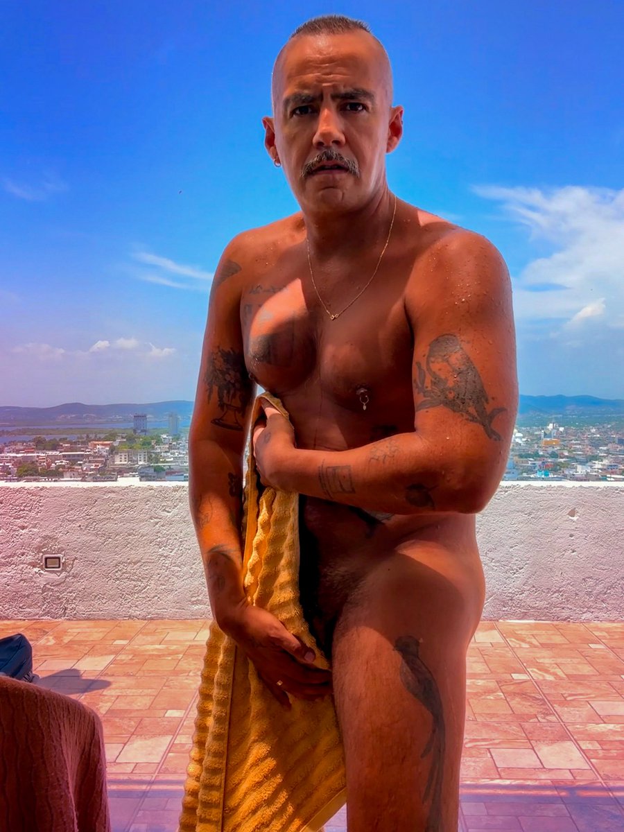 watchaeros's tweet photo. Nos bañamos con la manguera https://t.co/rlFK9aopY7