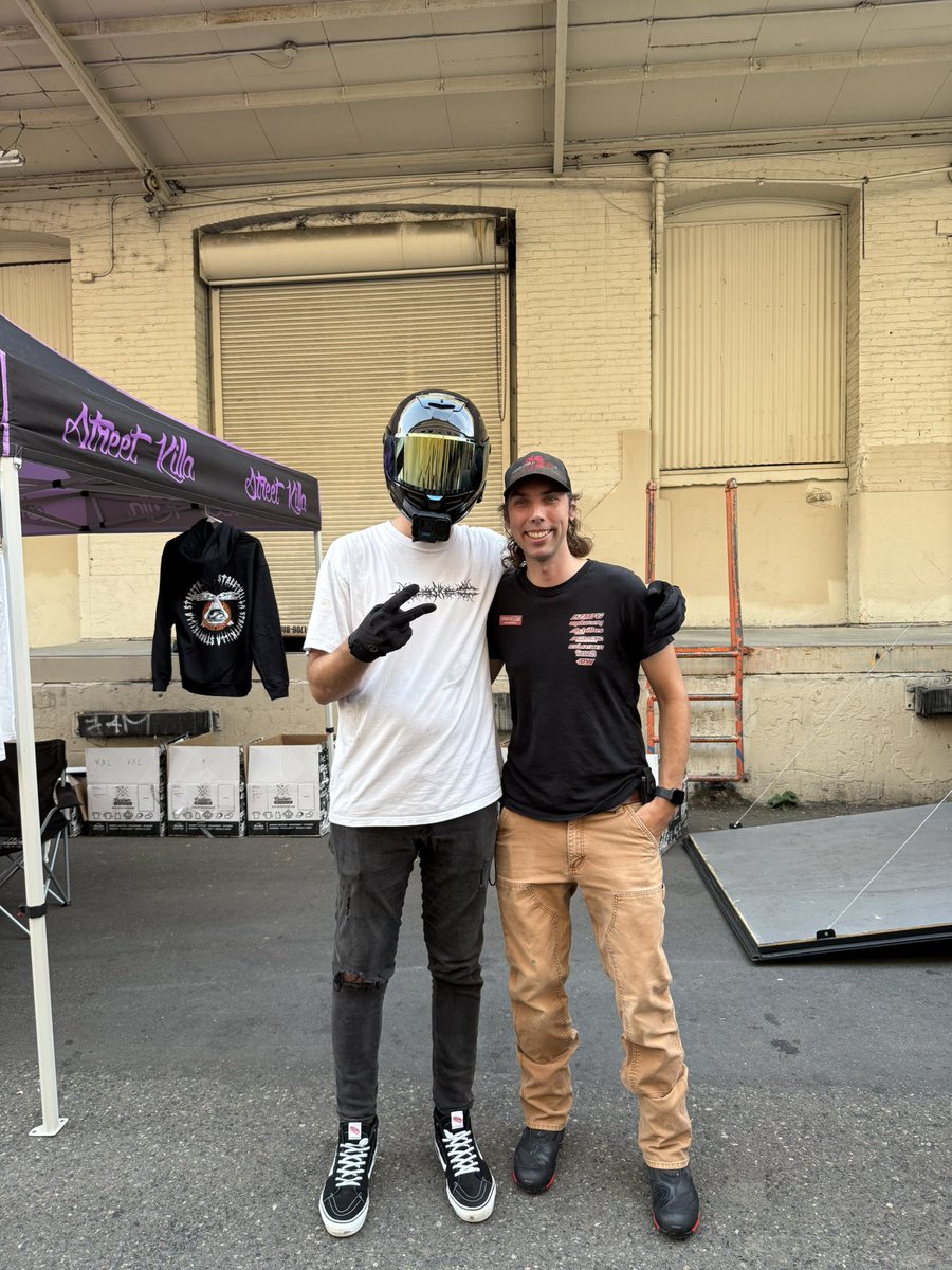 boring__ben's tweet photo. Met Bruh! https://t.co/7JYpg6985I