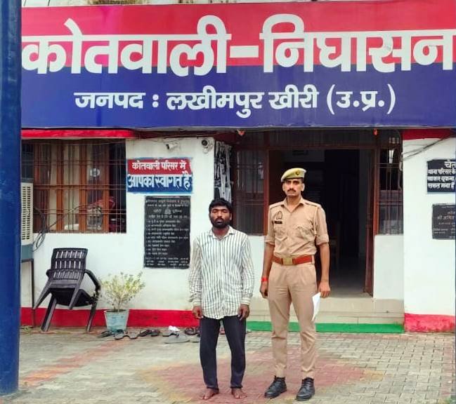 R24NEWS1's tweet photo. #पुलिस अधीक्षक खीरी महोदय के निर्देशन में जनपद में शान्ति व्यवस्था बनाये रखने हेतु चलाये जा रहे विशेष अभियान के अन्तर्गत क्षेत्राधिकारी निघासन शिवम कुमार के पर्यवेक्षण में एवं थाना निघासन गोपाल नारायण सिंह के मार्गदर्शन में आज दिनांक 29.08.2026  को थाना निघासन पुलिस बल द्वारा https://t.co/FhdOIQz9BL