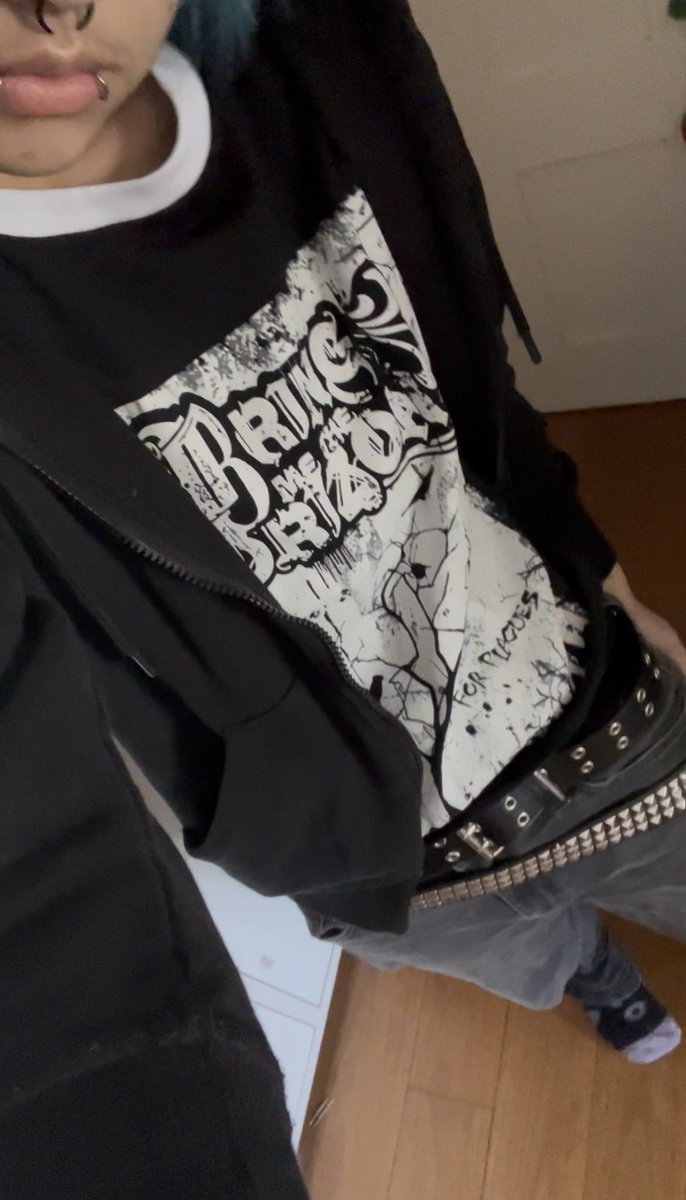d34thbr3ath's tweet photo. I like my outfit today https://t.co/pojpQCudqJ
