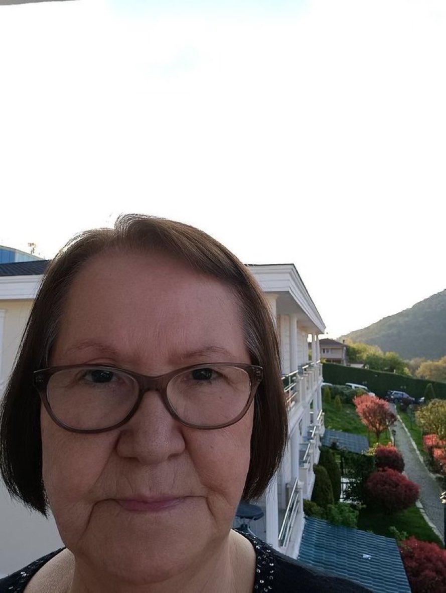 ENONIME's tweet photo. hello i’m dorian https://t.co/B0XMHHrmos