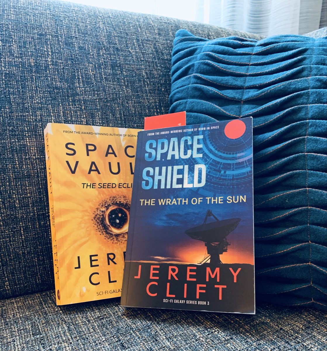 p_clift's tweet photo. Promoting my new novel Space Shield: The Wrath of the Sun at the LA World Sci-Fi Convention #books #worldcon #LAworldcon #losangeles #scifi #solarstorm https://t.co/jviHhz75Sx