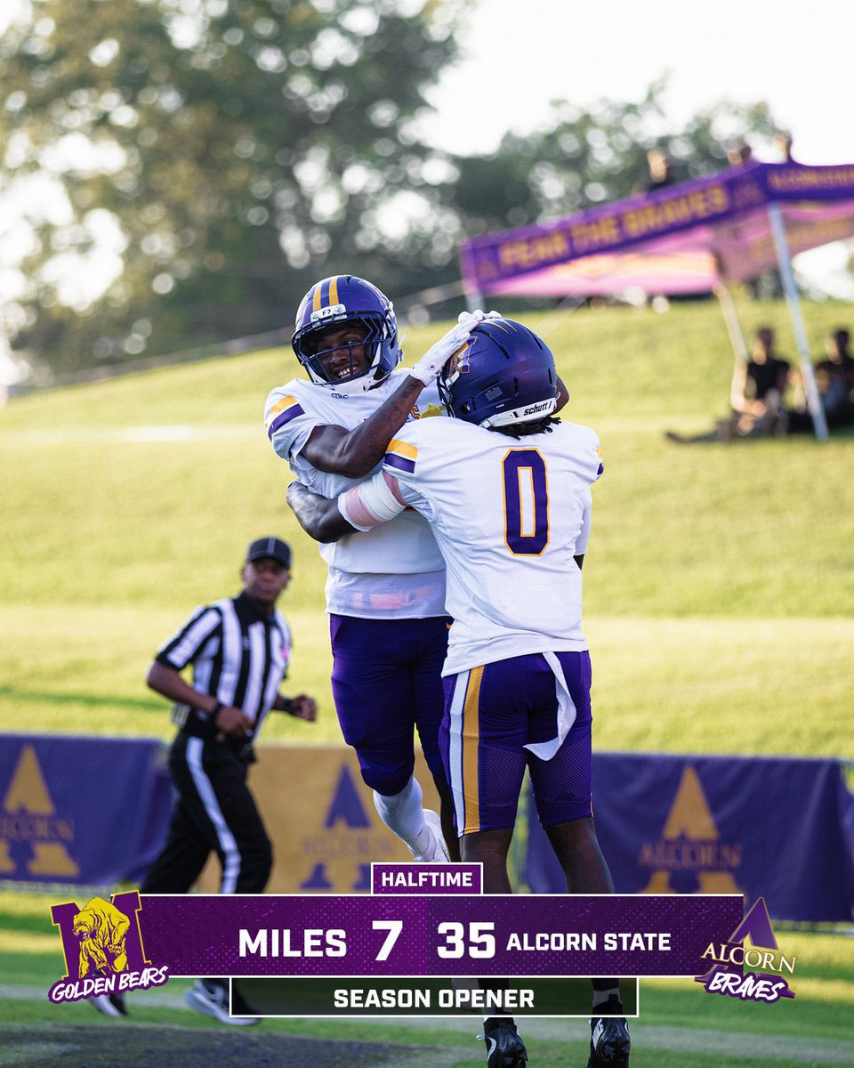 GoldenBearsofMC's tweet photo. Glen Williams catches a 61-yard touchdown pass from Brinley Vandiver but the Golden Bears have a lot of work to do in the second half. https://t.co/8hWJsZ4qKf