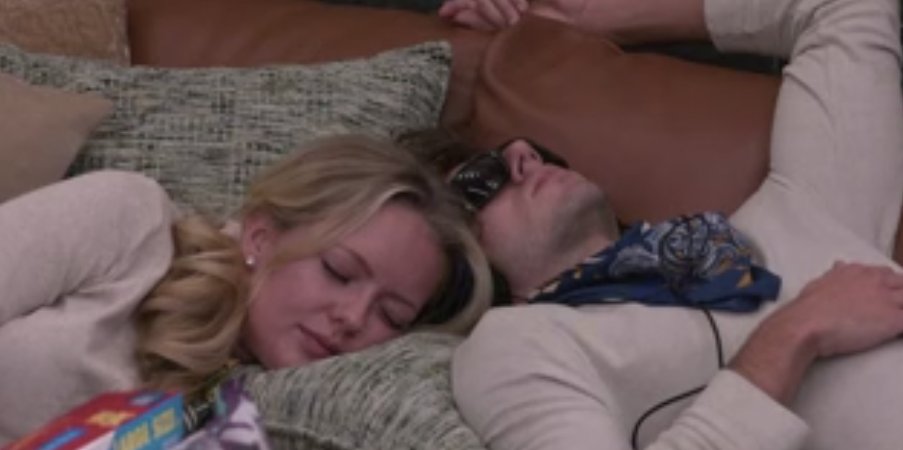 One26243629's tweet photo. caw caw #bb28 https://t.co/6fVeoK1QL5
