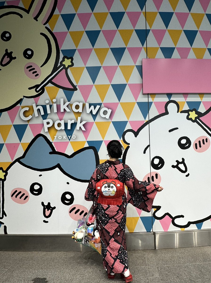 kimono_ru's tweet photo. セイレーンちゃん可愛かったヽ(；▽；)ノハワイアンズのちいかわコラボに行ったままだったのでハワイアンダンサー仕様セイレーンちゃん🌺🏝️にハワイアンズダンサー仕様のちいかわ達、あと大好きなパジャマverに映画ボンドロをセイレーンちゃんオーロラバックに添えてヽ(*＾ω＾*)ﾉ https://t.co/YJrcnM6AmO