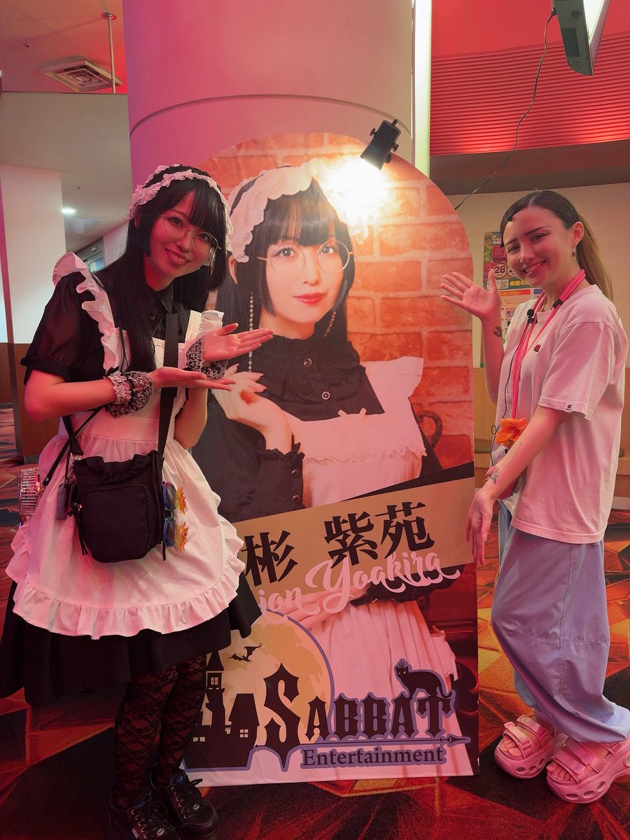 yoakira_shion's tweet photo. やっと初当たり引けました！
今日は浜岡選手からスタート

桐生SGみて運を貯めて置いたので勝ちます…！

そして今日はW来店ということで、

夏目幸芽様とお写真を撮って頂きました❄️
おでこ出してて可愛いです🤍

 #ジャンボおもろ店 様pr https://t.co/mTvBesU02L