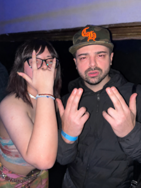 OOCBananirou's tweet photo. Bananirou re fumado en el show de los SwaggerBoyz anoche. https://t.co/bBezjQtWSN