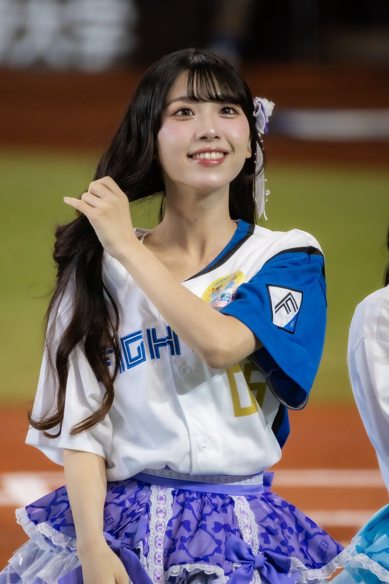 GUMi_dros's tweet photo. 2026.08.29 
北海道日本ハムファイターズVS千葉ロッテマリーンズ戦『AFTER GAME』

📍 エスコンフィールド北海道
#純嶺みき ちゃん【@iLiFE_sumire 】

ファインダー越しで目合う瞬間幸福度メガ盛り

#iLiFE #lovefighters 
#きみはみきの幸せ https://t.co/oojyBcwFeJ