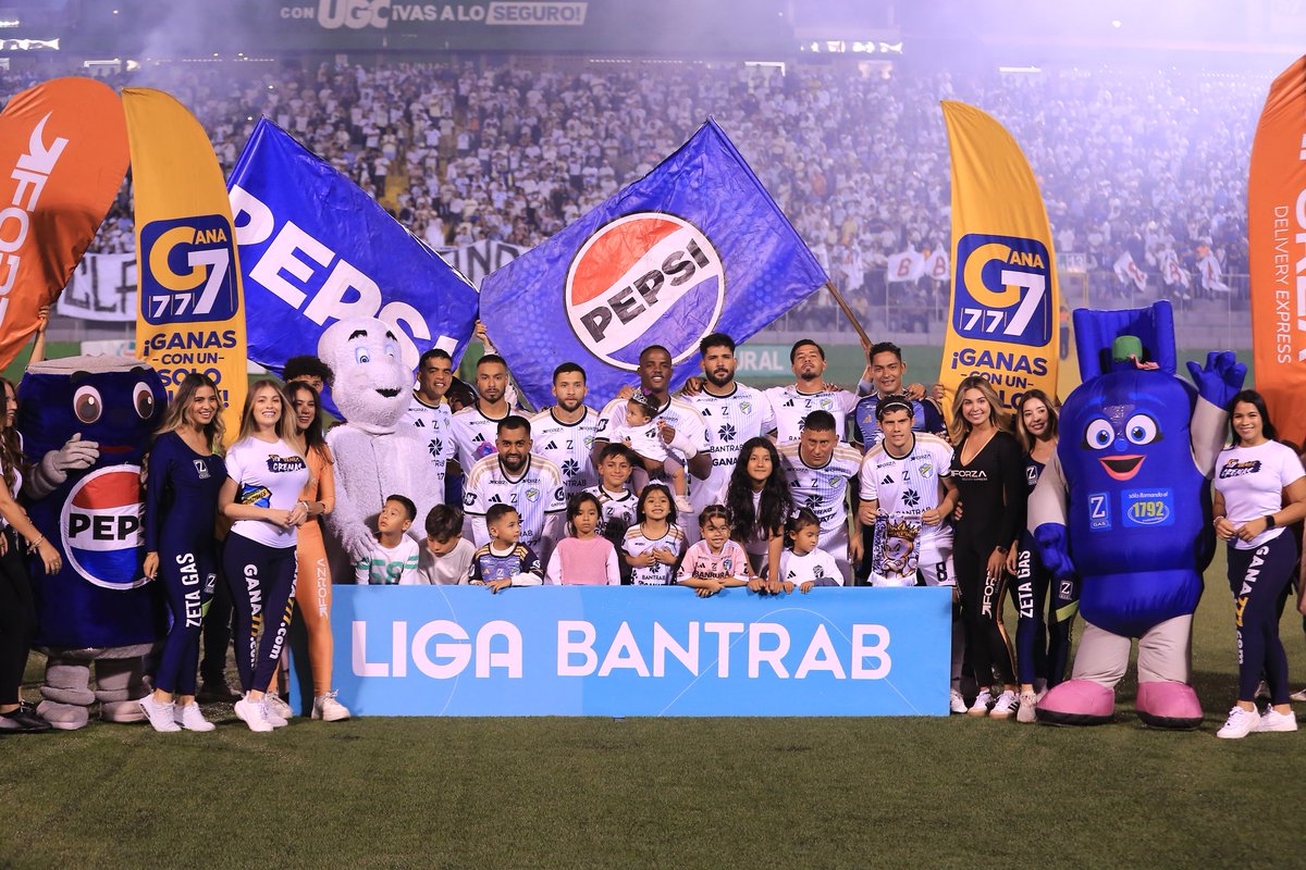 CremasOficial's tweet photo. Comunicaciones Fútbol Club 👻🤍

#VamosCremas https://t.co/XNgW73u2Kb