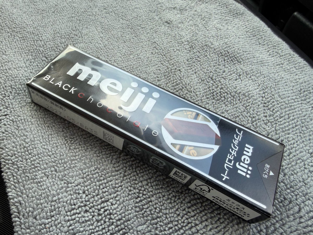 Ring_kamikaze's tweet photo. 最近、
高カカオのチョコしか食べてないのだけど。。。

今、パッと入ったコンビニに置いてなくて、
仕方なくこのチョコ買ったらね。。。
くっそ甘い😇 https://t.co/lKOFGmM5un