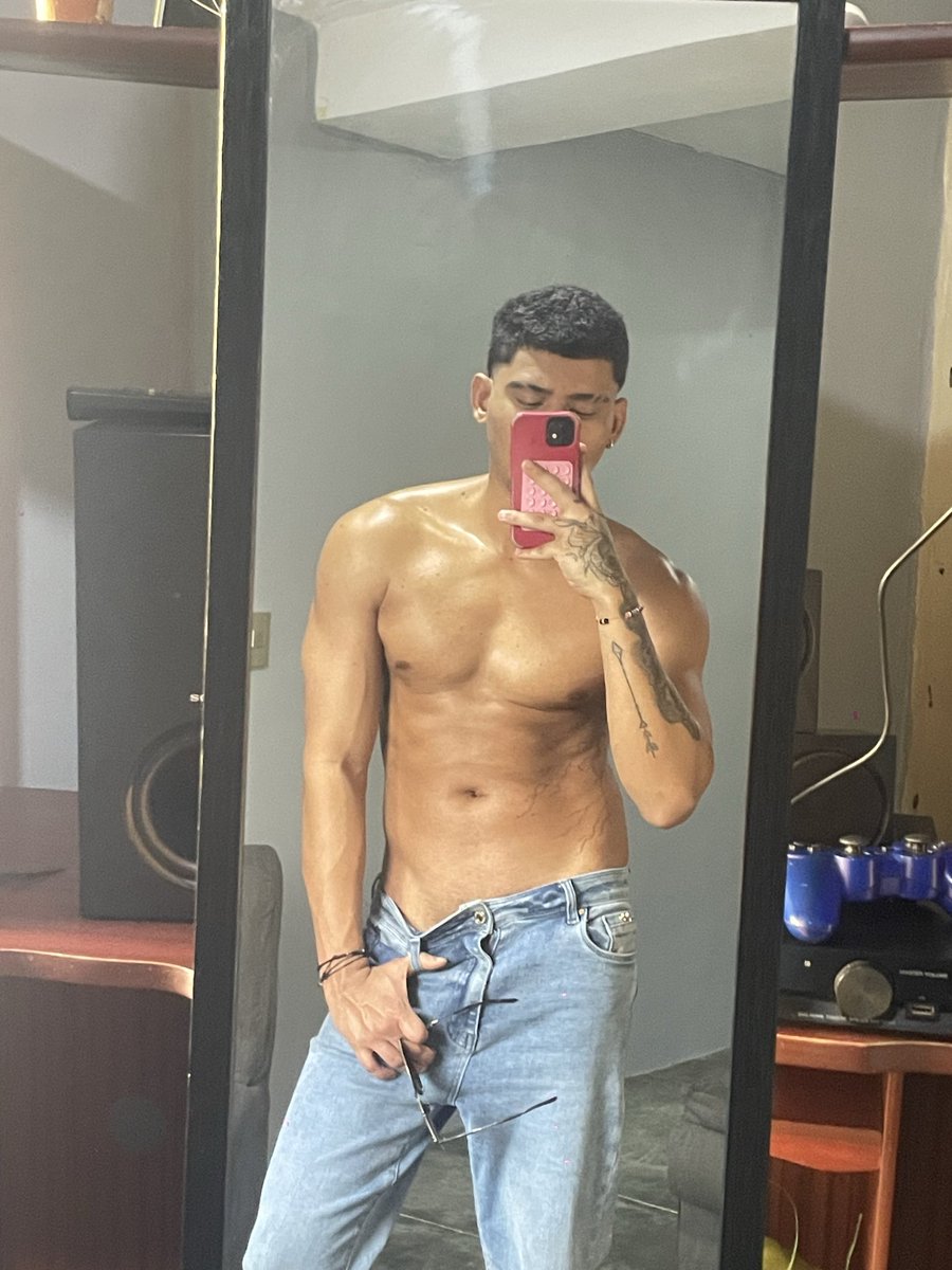 Angelo_vnz's tweet photo. Hola cuál de las dos les gusta más 

#gay_boy #venezuela #sexy #gym https://t.co/gQYDRnqchY