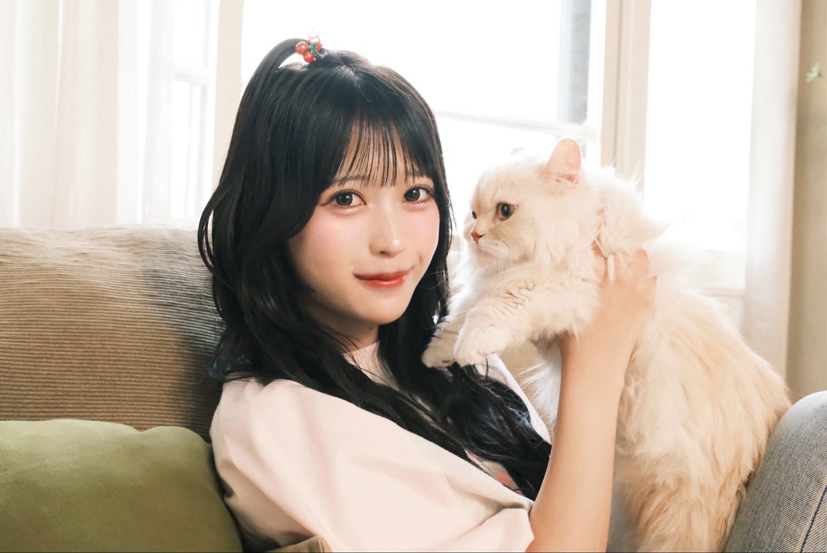saku_jams's tweet photo. 愛猫ちゃんと初撮影した🐈‍⬛💘 https://t.co/GtxJc41YWk