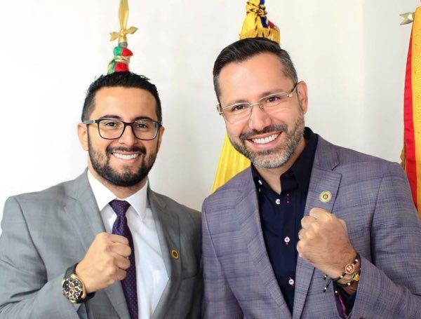 VillanueAle's tweet photo. El alcalde @Cportilla40, y su padrino político @soyjaimeandres llevan tres semanas sin hablarse. El ministro Beltrán buscaría entregar el Acueducto y el Área Metropolitana a los Marín de Marval, dueños del complejo de edificios donde se hospedó Beltrán en Santa Marta. https://t.co/YKFqaAUXFQ