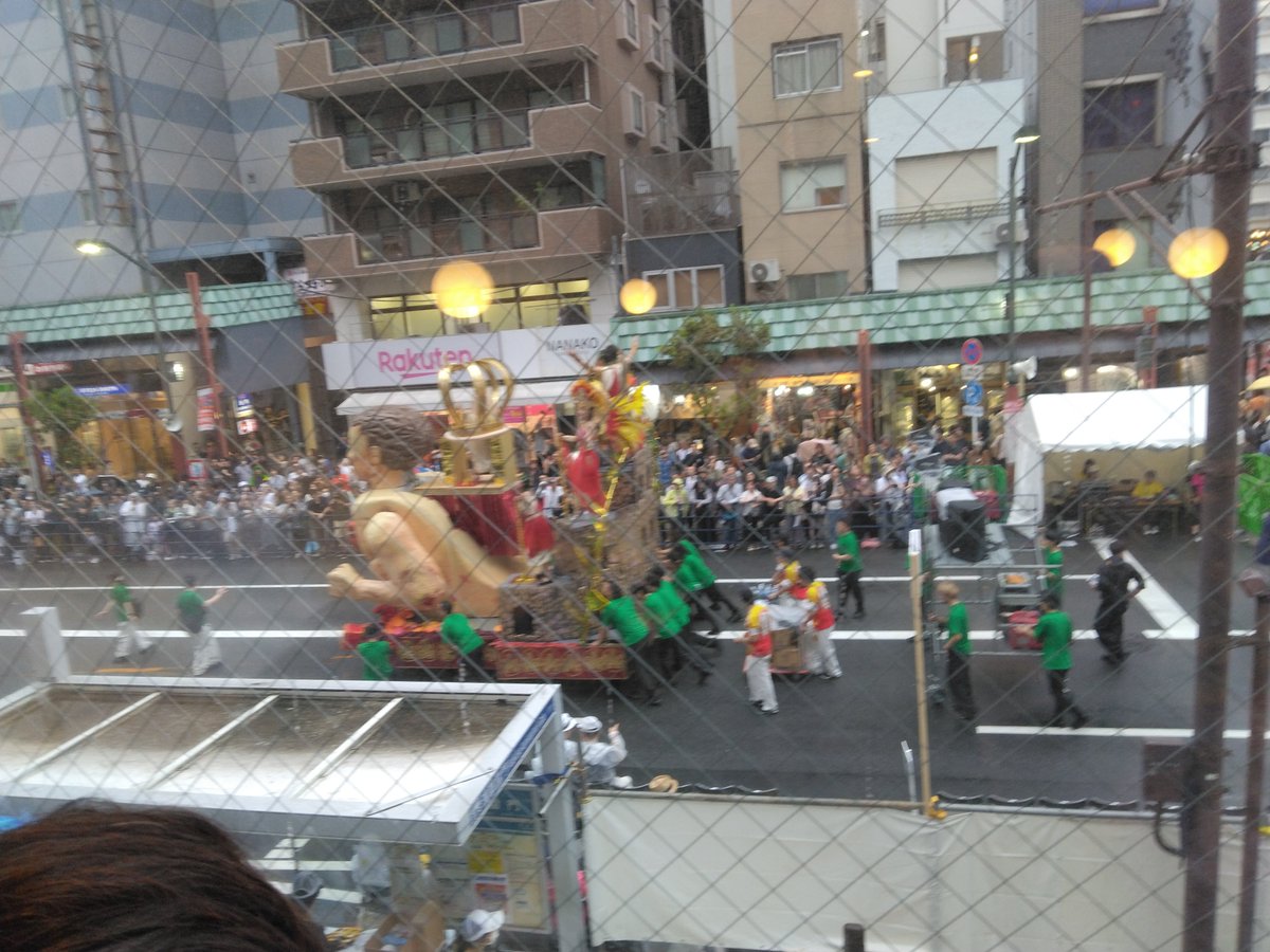 9625ayagan's tweet photo. 昨日の振り返り

渋谷のディアブロカフェに行く

浅草へ移動して
仲見世や浅草寺を見学
サンバもやってた
日本酒会スタート🍶
喰う！飲む！喰う！飲む！！
・
・
・
・
この後、北千住での怪談オフ会に誘われてたり神楽坂での落語家の飲み会にも誘われてました

気付いたら自宅で爆睡してました😅 https://t.co/sadCOX1MbA