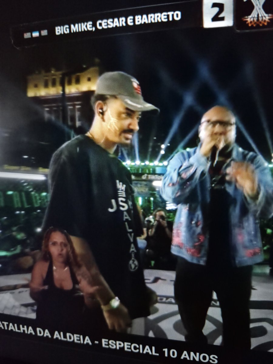 PaqueTotti's tweet photo. Tem uma galera falando que o César precisa de mais presença de palco...
Mas poha. Quem acompanha ele sabe q ele sempre foi quieto na dele, so assistir as batalhas antigas dele.
Pega a primeira bda de trio, ele ta na dele, concentrado pesando na próxima rima
Mlk humilde, puro! https://t.co/adxGpnLQtI