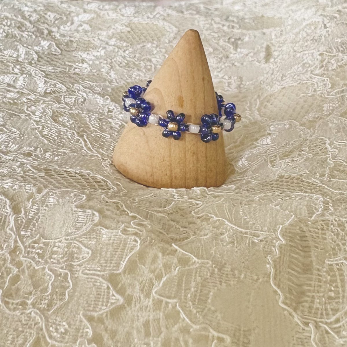 KITSUNE_0617's tweet photo. ご依頼いただきありがとうございました！
ブレスレットとリングのセットです

#ハンドメイド 
#ビーズリング
#ビーズアクセサリー
#ハンドメイドアクセサリー https://t.co/TpCEnD5cC7