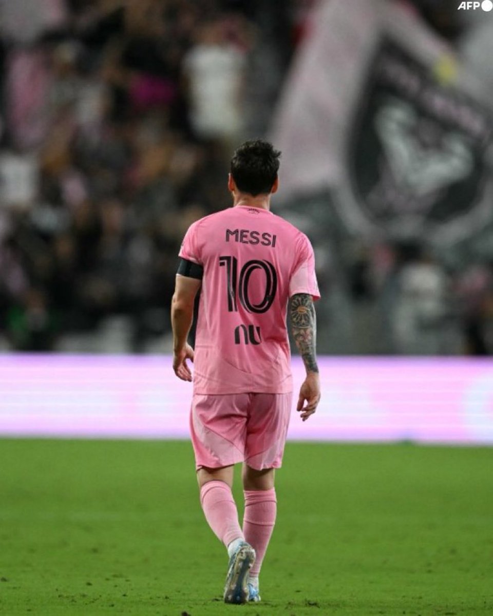 barcargento10's tweet photo. Lo siento por decirlo otra vez, pero puedo decir que vi jugar al mejor de la historia y se llama Lionel Messi.

Disfrutemos sus últimos años, no habrá otro igual 🐐🐐🐐 https://t.co/AoxvUYvNOq