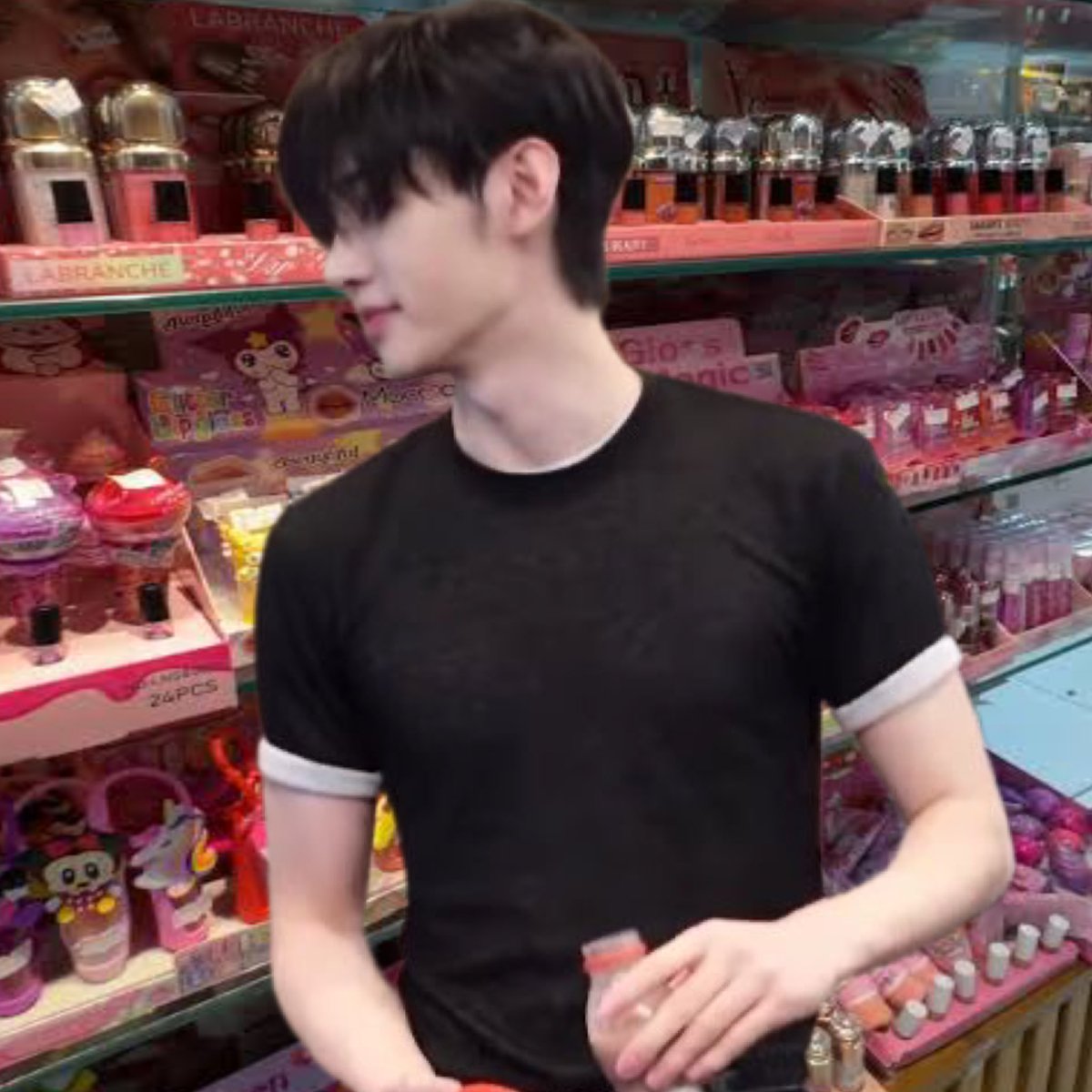 bngahc's tweet photo. #hoonki au | 25 de março

Onde Nicolas (Ni-ki), um nipo-brasileiro paraense, quer ficar com filho do dono da loja de 10 em que conseguiu um trabalho na 25 de março.

ou

Onde Sunghoon, um coreano que se mudou recentemente, fica afim do novo funcionário da loja de seu pai. https://t.co/KG3zsNQyZB