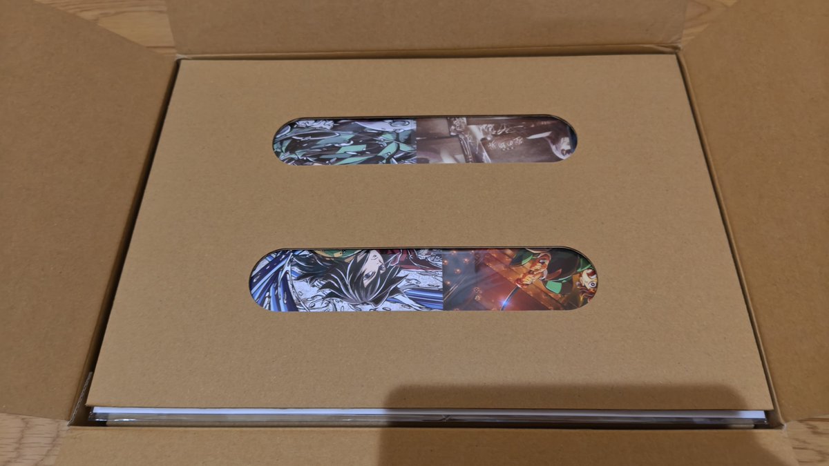 underside_spel's tweet photo. 店舗別特典付きの鬼滅DVDの梱包、
Amazonとufotableでだいぶ違うよ

外装のテープが剥がれて中身はクッションも固定もなく、箱を開いたら内蓋にDVDが乗っかって箱の隙間から特典飛び出してもおかしくない梱包のAmazonと
特典もDVDも固定がしっかりのufotable

アニプレはAmazonとのコラボやめようぜ… https://t.co/B4X78YMgbP