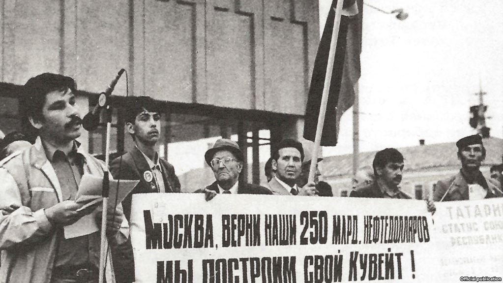 falledlenin's tweet photo. 30.08.1990 була прийнята Декларація про суверенітет Татарстану, згідно з якою він не є суб'єктом ні Радянського Союзу (СРСР), ні російської федерації (РРФСР). Татарстан єдиний з суб'єктів рф не підписав федеративний договір. https://t.co/NV0RmN8o6u