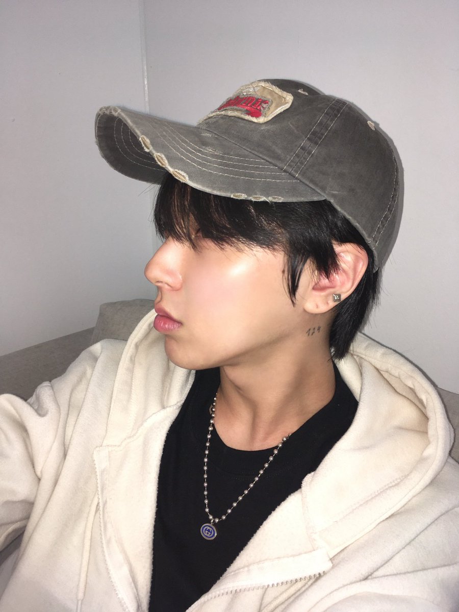 ewenouman's tweet photo. 기욱이의 옆태를 너무 사랑함 ❤︎ https://t.co/XgAXoyS5vK