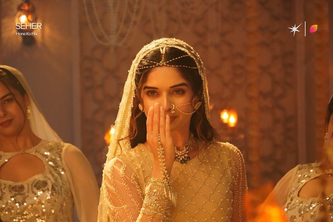 Bhavskideewani's tweet photo. SEHER'S ENGAGEMENT DANCE😭😍❤️‍🔥
Uff yeh aadayein🤌🏻✨

#BhavikaSharma #DrSeherBaig #Seherhonekohai https://t.co/SicWs3XsEI