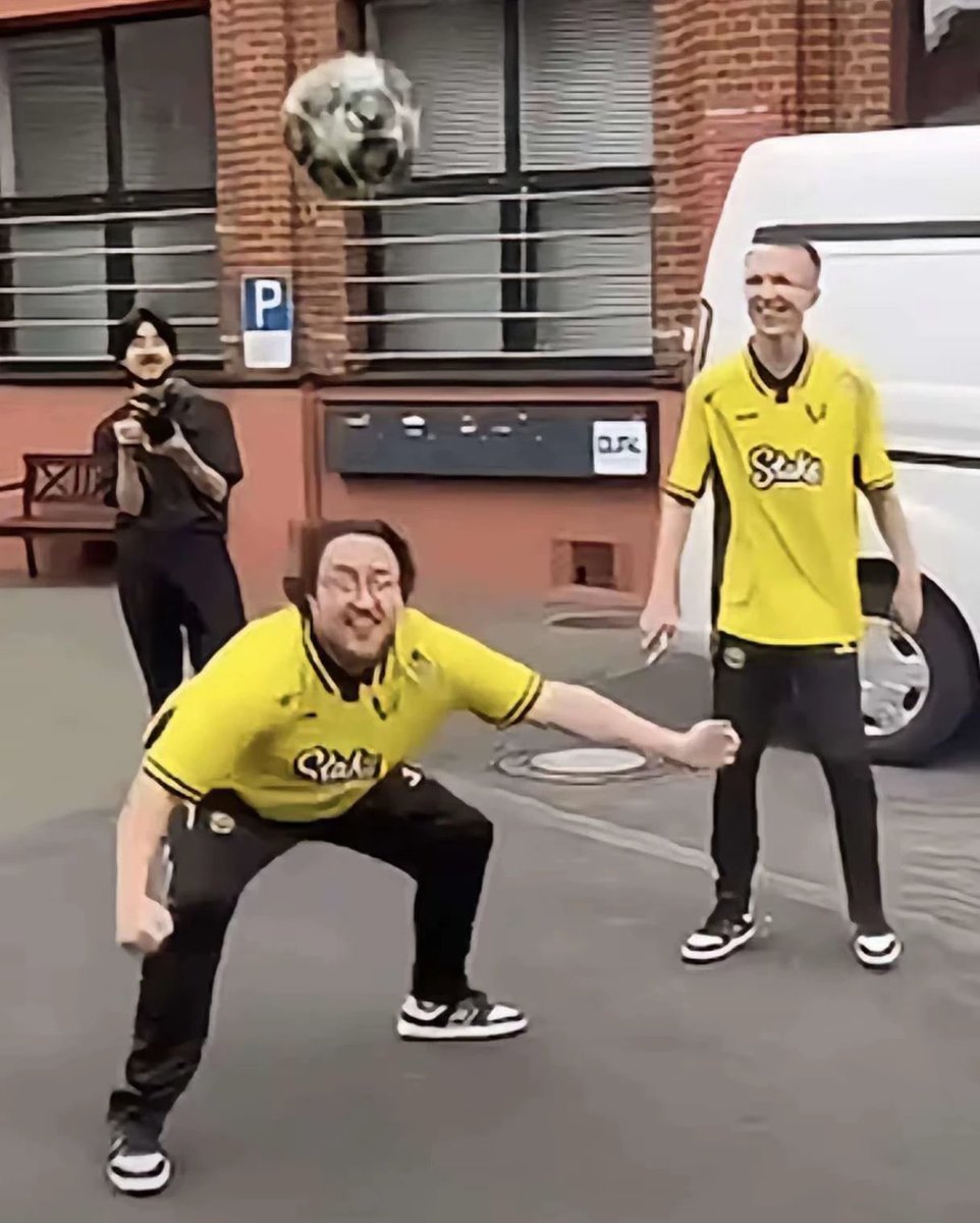 KhalilZhao13's tweet photo. @BLASTPremier @zywoo @TeamVitalityCS 绿茵场上从来不缺少天才😂😂😂 https://t.co/Wqm4pB283E