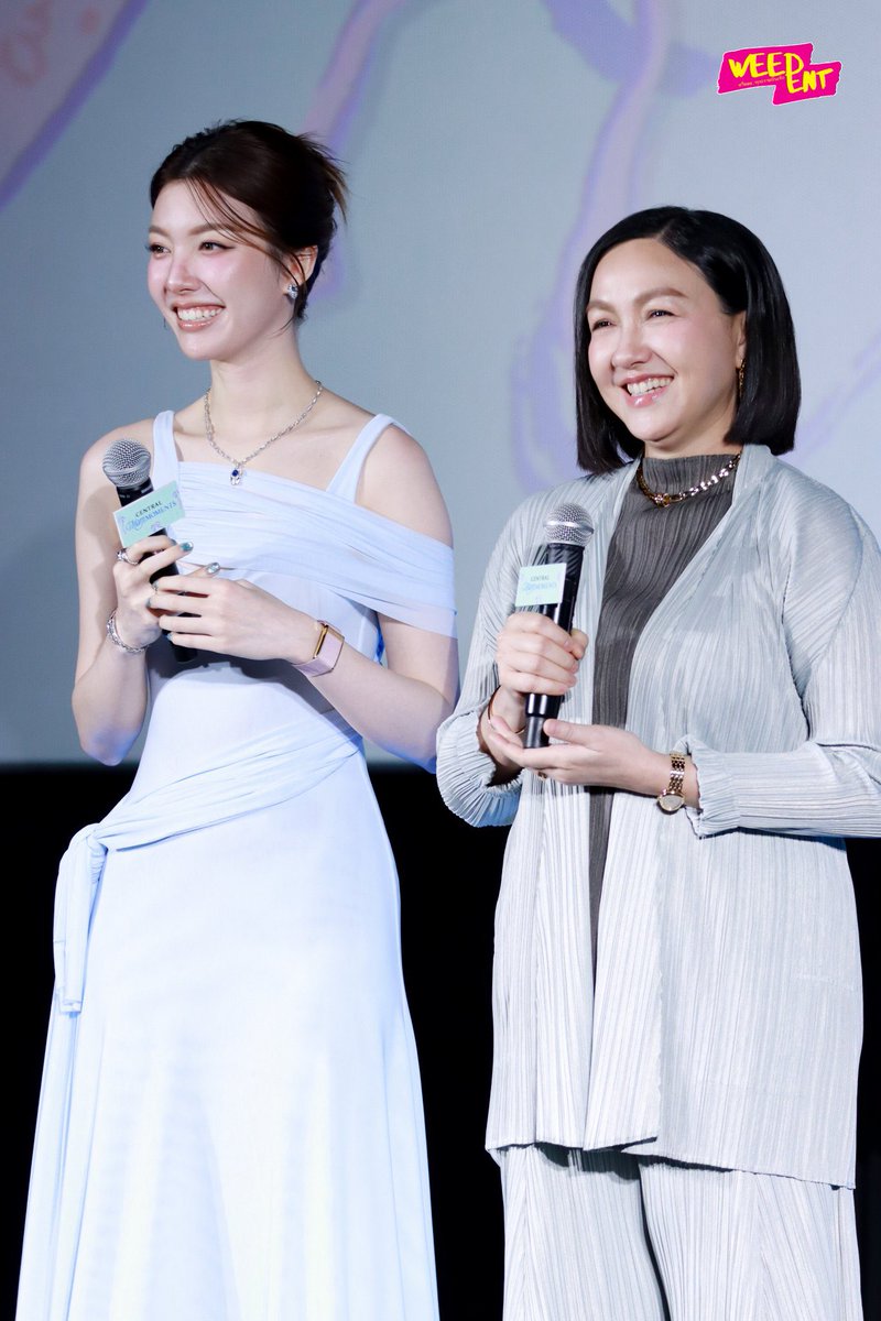 OrmKorn_fans's tweet photo. เหมือนกันแบบ 💯💯💯

ORM CENTRAL MOM MOMENT
#OrmWithMaeKoyMeetandGreet
#OrmKornnaphat‌ #ออมกรณ์นภัส‌ https://t.co/iIAy4VoZes