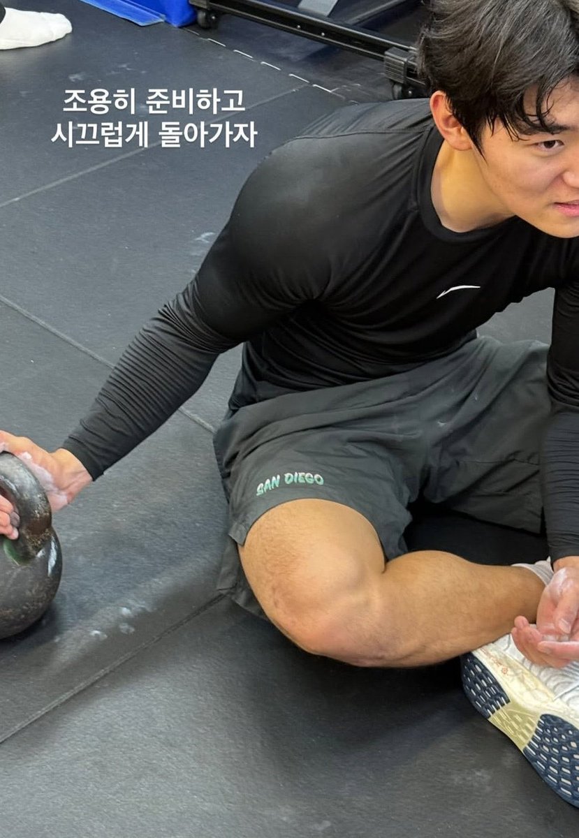 garooo00's tweet photo. 평소에 너무 사춘기 아이라서 이런 사진보면 갑자기 남자로 느껴짐 https://t.co/DuQP8wNd4j