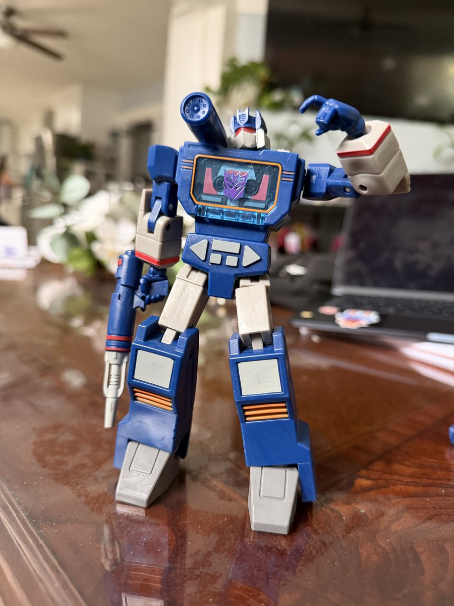 floating0rca's tweet photo. I GOT SOUNDWAVE FOR MY BIRTHDAY 😭🩷🩷🩷🩷 https://t.co/jgkdItfxy5