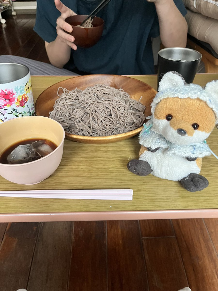 sippomofmof's tweet photo. そば2人で4束食べてた。( ⚆ ⚆ ) https://t.co/gz83PKbfow