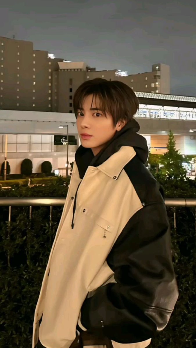 tlhbyx's tweet photo. 고능한 남친짤 https://t.co/In4l59DYbj