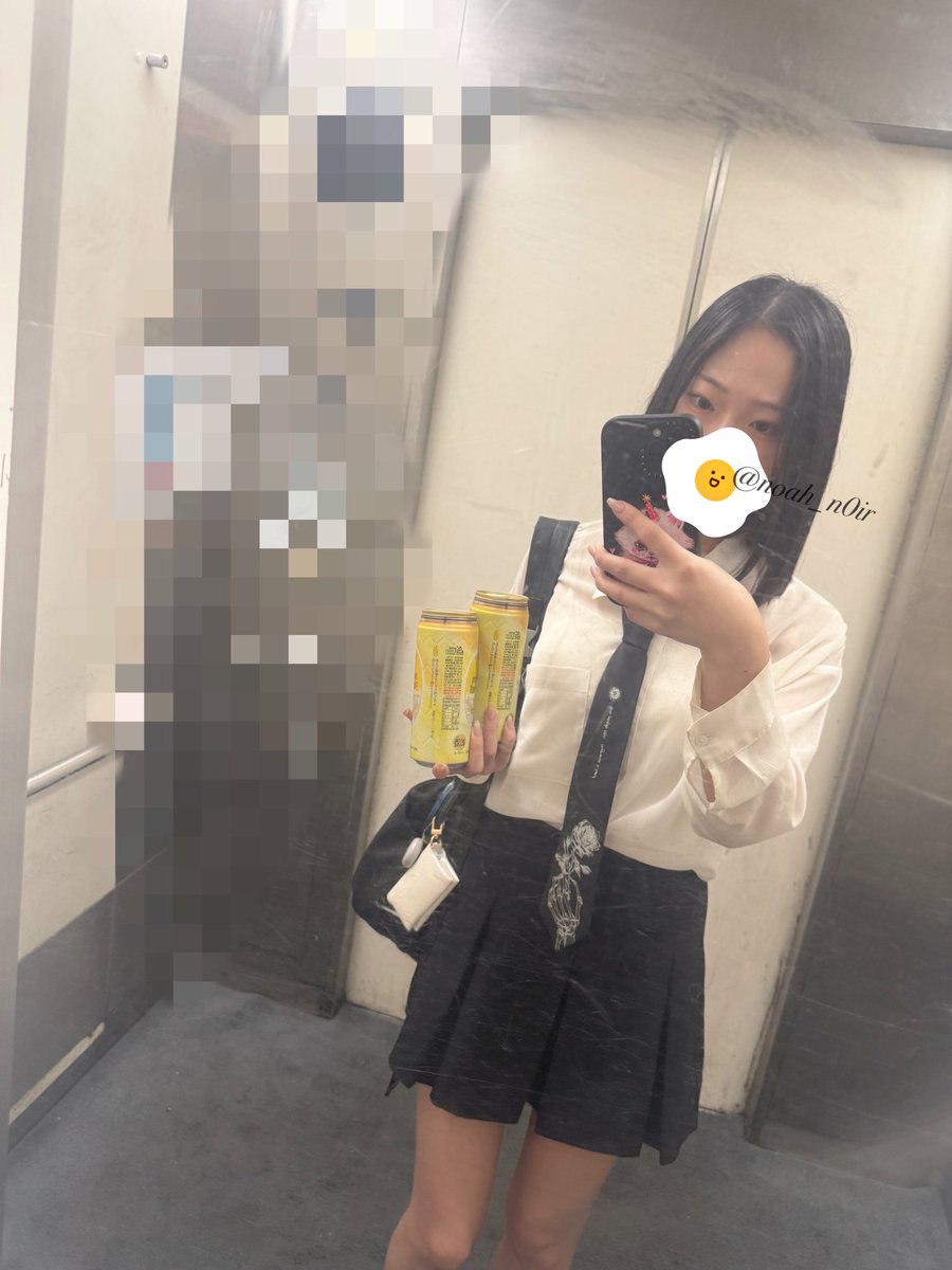 noah_n0ir's tweet photo. ちゃんと生きてます
私服がJKコスすぎていじられまくったけどお酒は普通に買えました https://t.co/1uAqjBVm6S