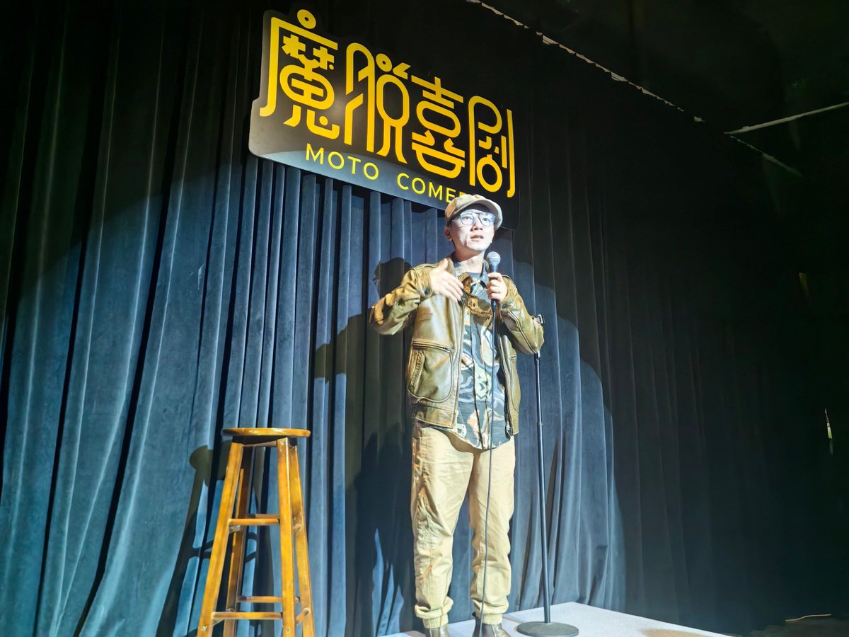 aurow968299's tweet photo. Just bombed a joke about my cat's refusal to use the litter box on stage. The only applause came from my own desperate laugh. What a premiere! https://t.co/ec9QSmtec2
