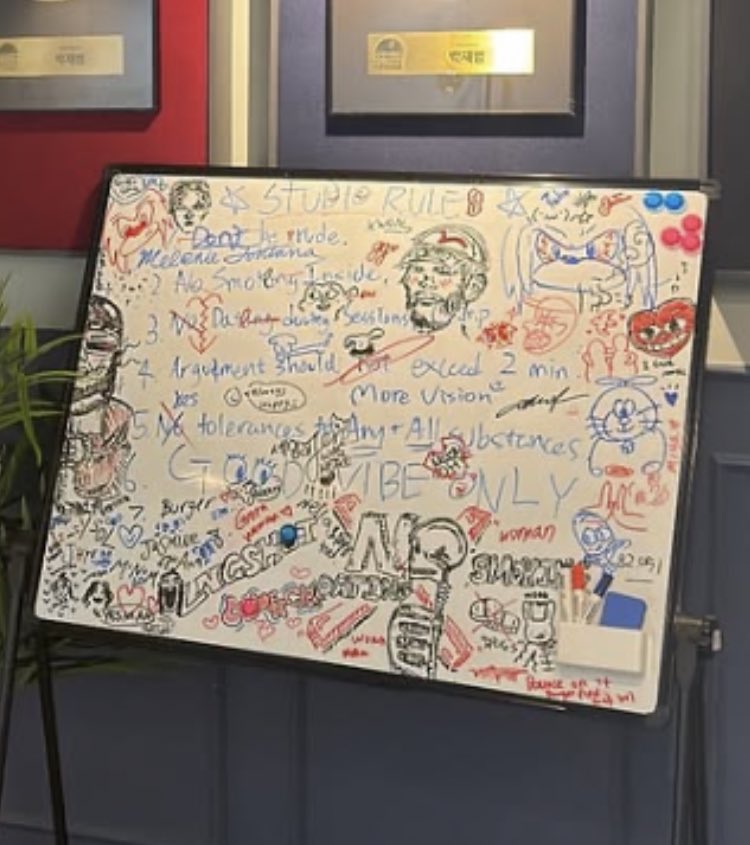 918_ryul's tweet photo. Is this inside More Vision Building???

STUDIO RULE

1. Don’t be rude 
2. No smoking inside
3. No (Dating)?? during sessions
4. Argument should not exceed 2 minutes 
5. No tolerances for any+ all substances 
6. Good vibe only
7. Burger https://t.co/WPcTt2ErxR