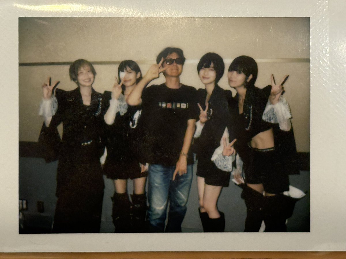 DB530's tweet photo. 「未来のことはわからないからまたねって言って離れたい」

「またね」

そして、ハイタッチしてバイバイしました。

#ExWHYZラスト特典会 
#まほのおチェキ
#チェキゆーき
#本日のちぇきな
#チェキまゆちゃん
#yu_ki_ExWHYZ
#mikina_ExWHYZ
#maho_ExWHYZ
#mayu_ExWHYZ https://t.co/gNpM2NXDkr