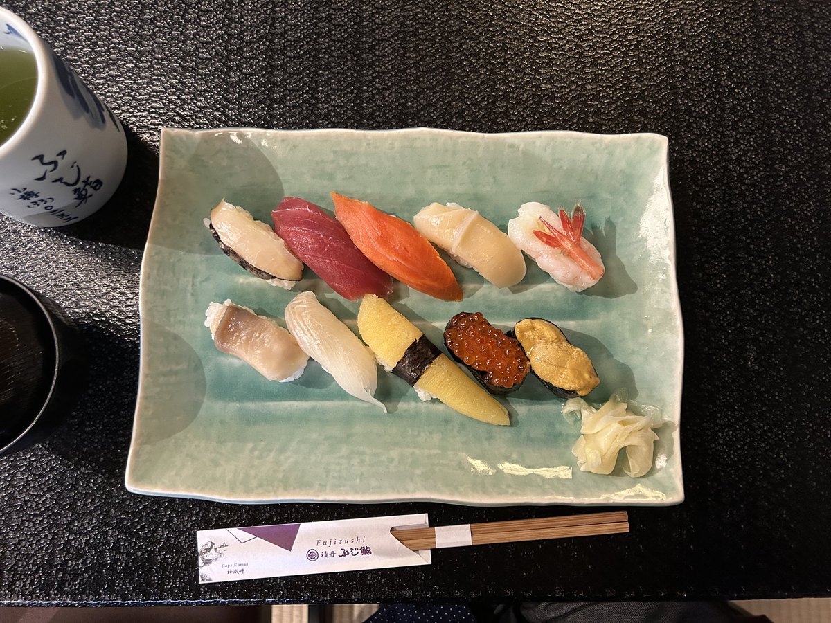 Cozy_achan's tweet photo. 妻の誕生日なので、新しい車でちょっと遠出。
スーシー食べてきました🍣 https://t.co/yqZ1LENWBJ