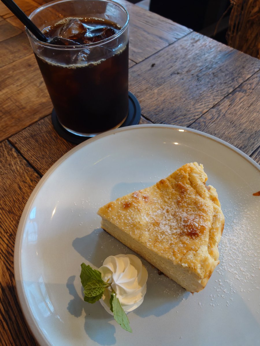 kuritomo24's tweet photo. チーズケーキうまー♪ https://t.co/slKDMNo0Z0