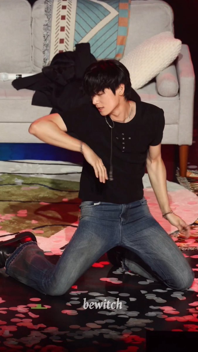gulleungshot's tweet photo. 아 ㅅㅂ  진짜 뭔  진짜.. 군견같다 https://t.co/OJdXF1khtt