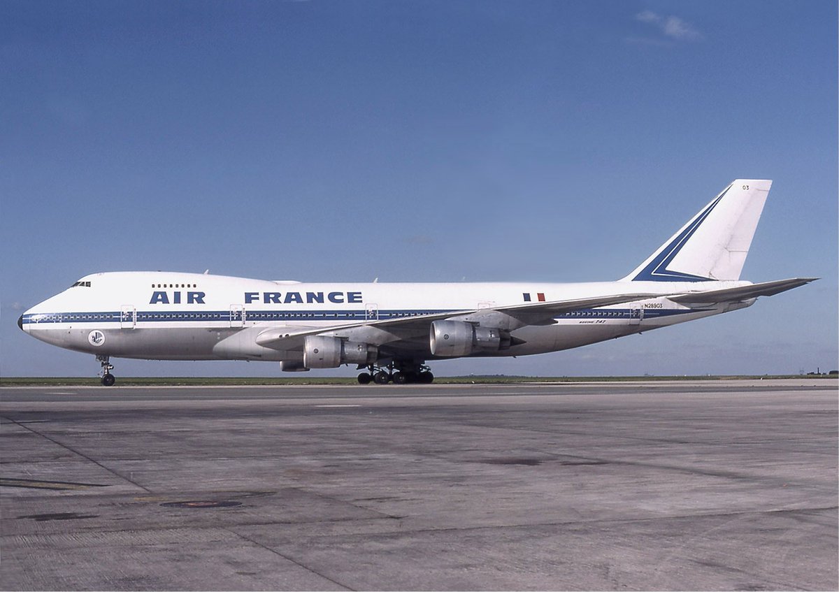 airplusnews's tweet photo. 🔴 Il y a 93 ans, naissait Air France.

Le 30 août 1933, sous l’impulsion du ministre Pierre Cot, les principales compagnies aériennes françaises (Air Orient, Air Union, CIDNA, Lignes Farman, bientôt rejointes par l’Aéropostale) fusionnent. 

Les statuts sont déposés, la compagnie nationale voit le jour. Le nom "Air France", proposé par le journaliste Georges Raffalovitch, est adopté. 

L’emblème ? L’hippocampe ailé d’Air Orient, affectueusement surnommé "la crevette".

L’inauguration officielle aura lieu le 7 octobre 1933 au Bourget, mais c’est bien le 30 août que tout commence.

93 ans d’élégance à la française, d’innovation, de Concorde, de Caravelle, d’A350 et de voyages qui font rêver !