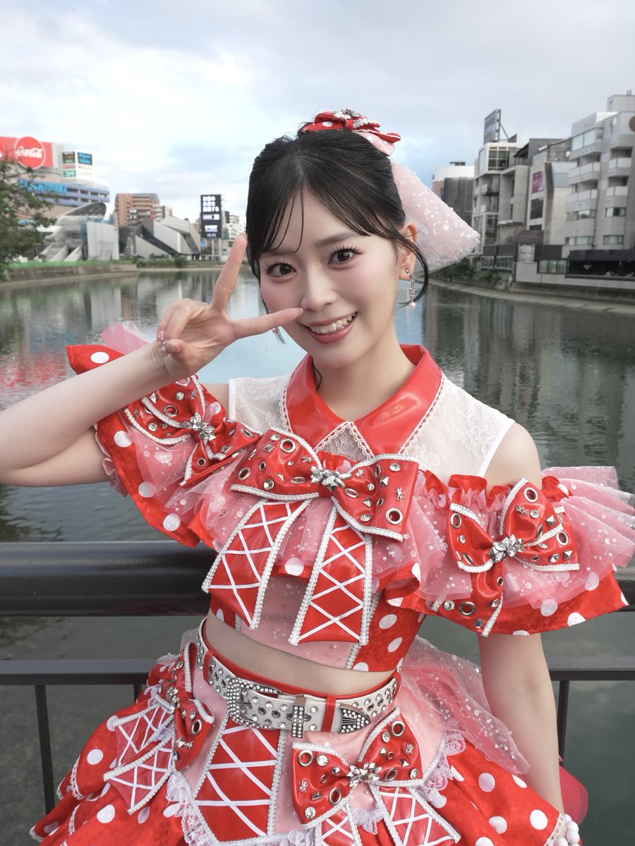 hx75359's tweet photo. 開演前
私「今日恋罠みたいなぁー」

開演後
私「(恋罠イントロかかって)きたぁぁぁぁぁぁあああああ」

福岡は神でした🙏🏻 https://t.co/g4PKks8rUL