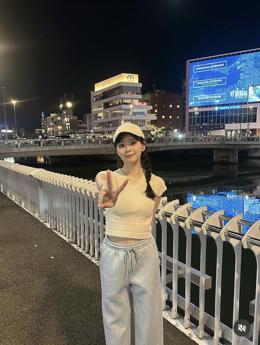 hx75359's tweet photo. 開演前
私「今日恋罠みたいなぁー」

開演後
私「(恋罠イントロかかって)きたぁぁぁぁぁぁあああああ」

福岡は神でした🙏🏻 https://t.co/g4PKks8rUL