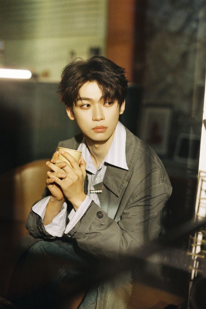 ZiYuOfficialFC's tweet photo. 30082026 ZIYU STUDIO WEIBO UPDATE

Wandering through the bustling crowd, pausing for a moment as light and shadows shift.
With "A Walk Through Time", discover the truest version of yourself.

Original Post:https://t.co/lcKHAJ3Lh8

#ZiYu #梓渝 https://t.co/YT0xlf7C3a