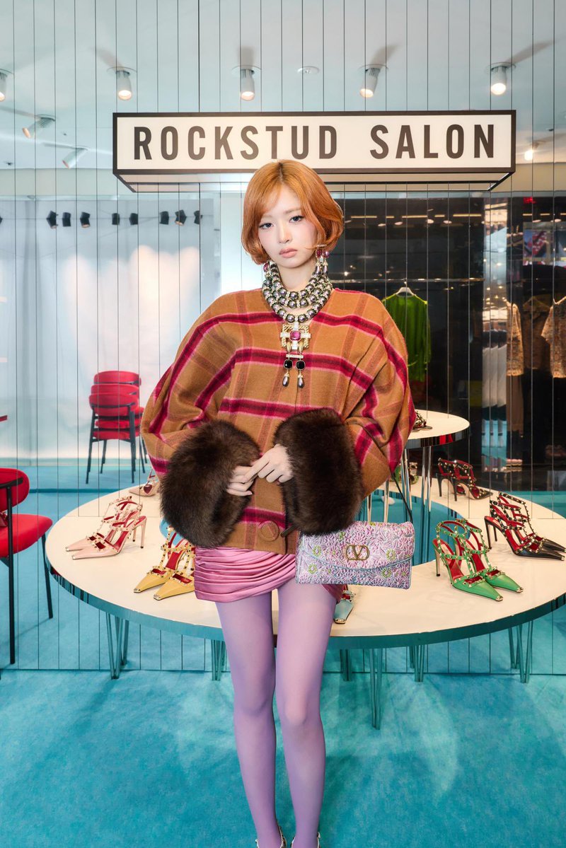 FORSUNREIS's tweet photo. rei gave valentino the bob of the year looks https://t.co/53GDmnk8ds