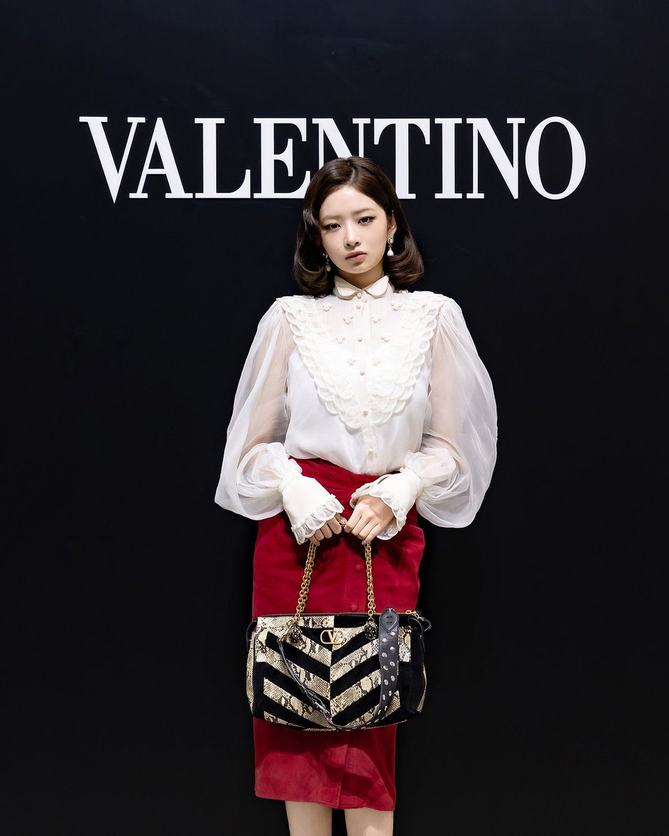 FORSUNREIS's tweet photo. rei gave valentino the bob of the year looks https://t.co/53GDmnk8ds